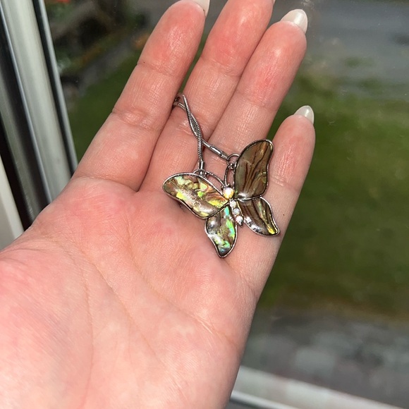 Vintage butterfly necklace - Picture 1 of 3